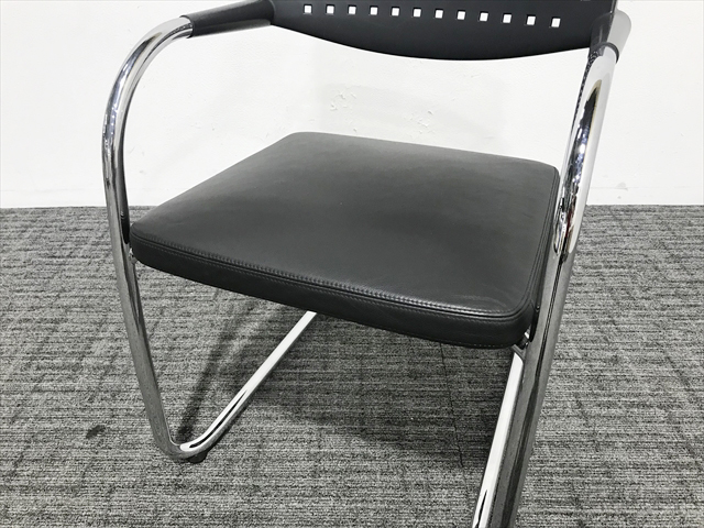 Vitra/ヴィトラのミーティングチェア 肘付 ビザソフト[Vitra/ヴィトラ][中古]|オフィス家具（中古）通販ならHappy（ハッピー）