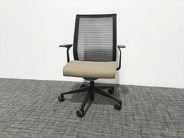 steelcase/スチールケースのシンクチェア 3Dニット ブラックフレーム THK-13201[steelcase/スチールケース ][中古]|オフィスチェア-チェア オフィス家具（中古）通販ならHappy（ハッピー）