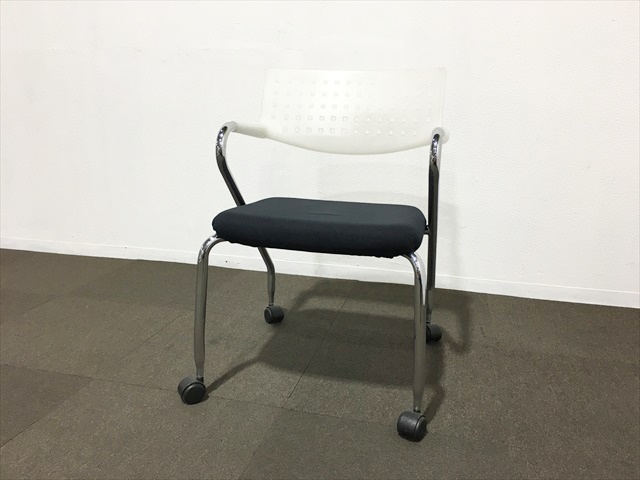 Vitra/ヴィトラ スタッキングチェア　肘付　ビザロール　キャスター付　41628100