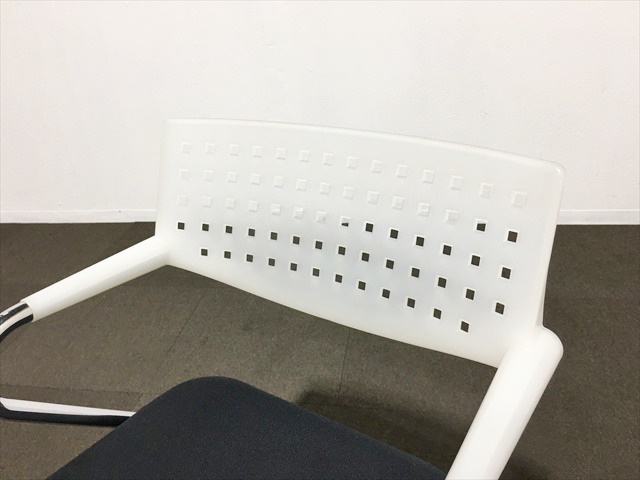 Vitra/ヴィトラ スタッキングチェア　肘付　ビザロール　キャスター付　41628100